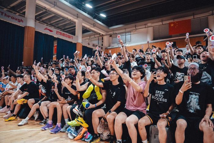 九游娱乐-包含晋级下一阶段首场状态出色，塞尔维亚队观众沸腾！，巴特勒重返赛场引发球迷热议的词条